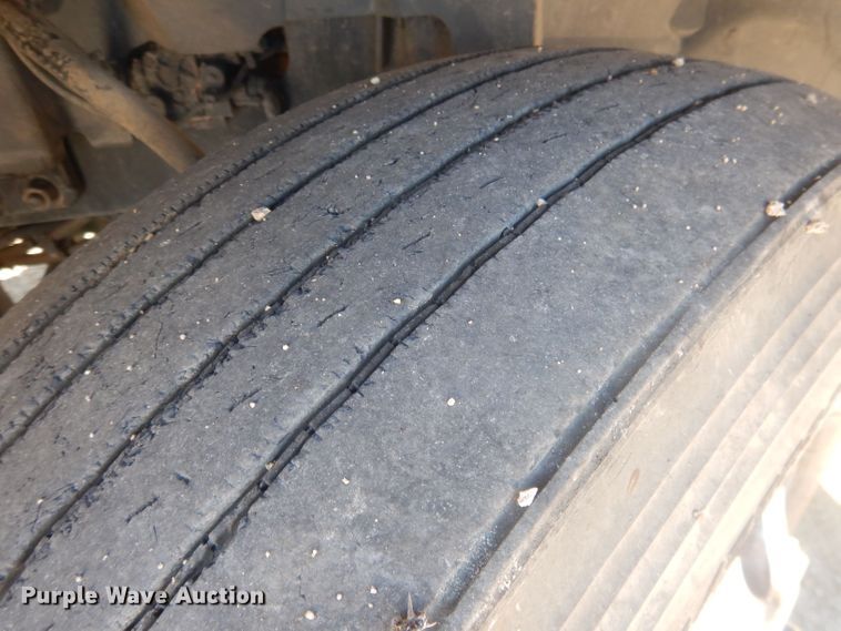 image for item HQ9518 2013 Volvo VNL  semi truck