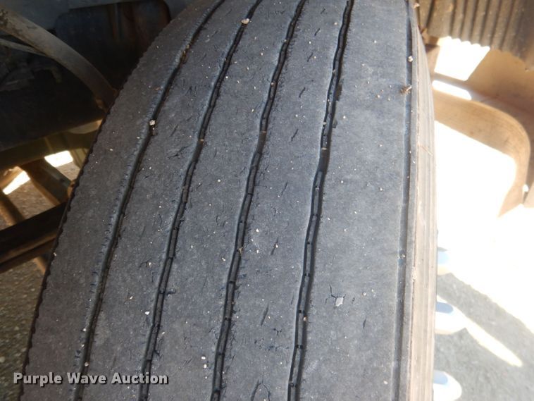 image for item HQ9518 2013 Volvo VNL  semi truck