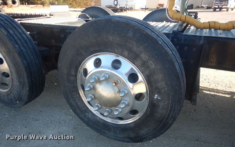 image for item HQ9518 2013 Volvo VNL  semi truck