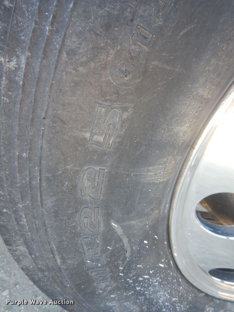 image for item HQ9518 2013 Volvo VNL  semi truck