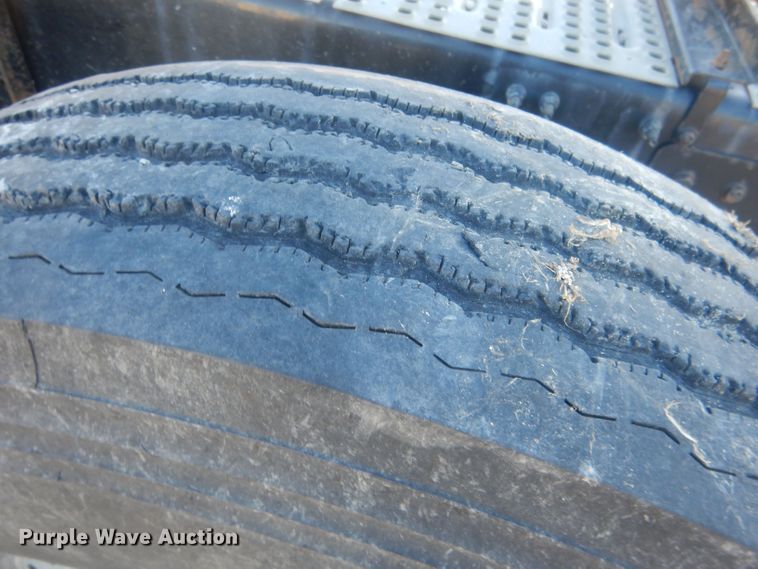 image for item HQ9518 2013 Volvo VNL  semi truck