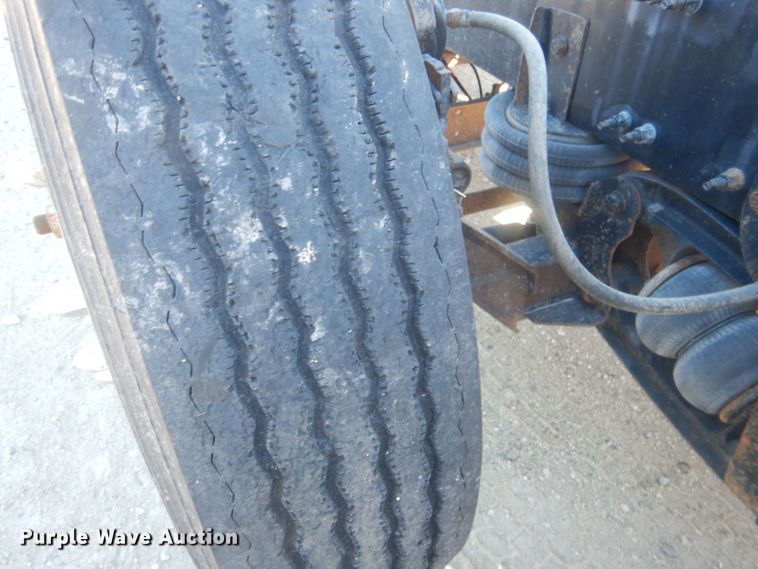 image for item HQ9518 2013 Volvo VNL  semi truck