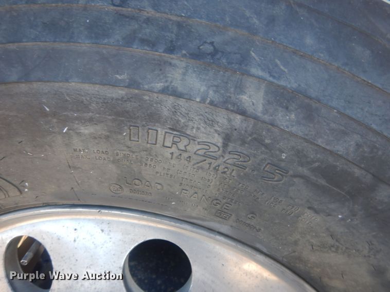 image for item HQ9518 2013 Volvo VNL  semi truck