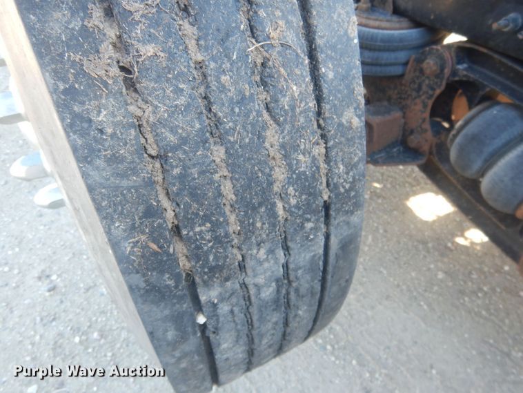 image for item HQ9518 2013 Volvo VNL  semi truck