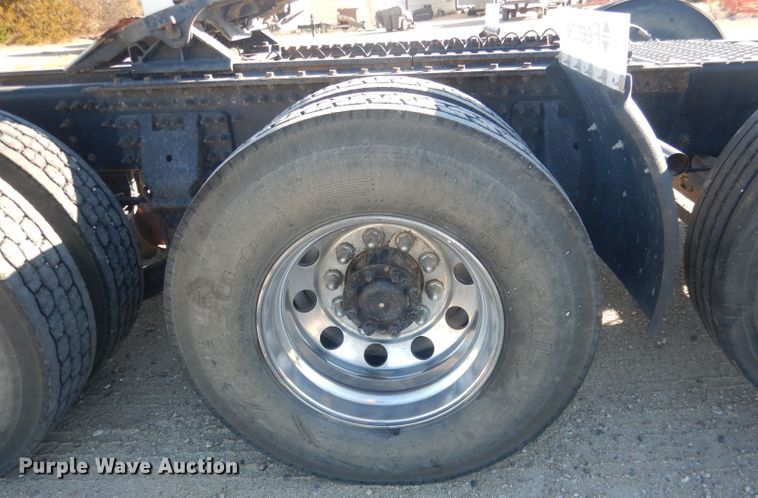 image for item HQ9518 2013 Volvo VNL  semi truck