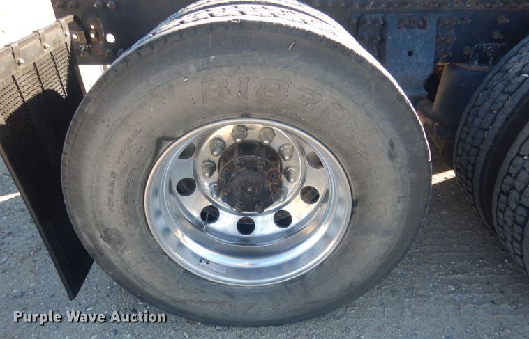 image for item HQ9518 2013 Volvo VNL  semi truck