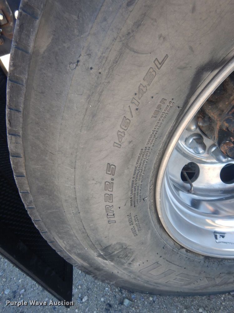 image for item HQ9518 2013 Volvo VNL  semi truck