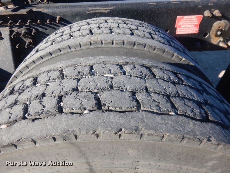 image for item HQ9518 2013 Volvo VNL  semi truck