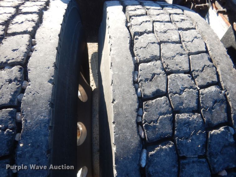 image for item HQ9518 2013 Volvo VNL  semi truck