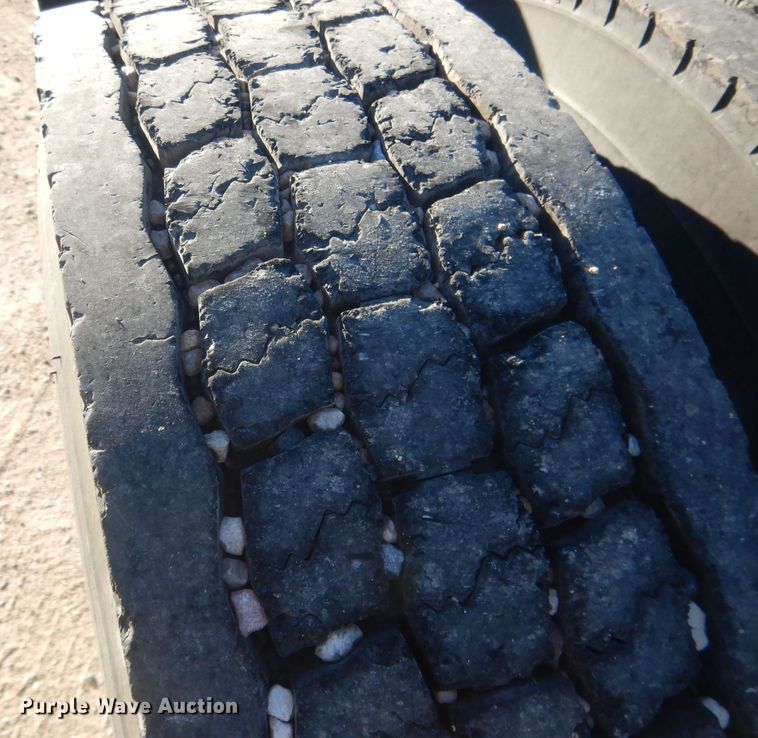 image for item HQ9518 2013 Volvo VNL  semi truck