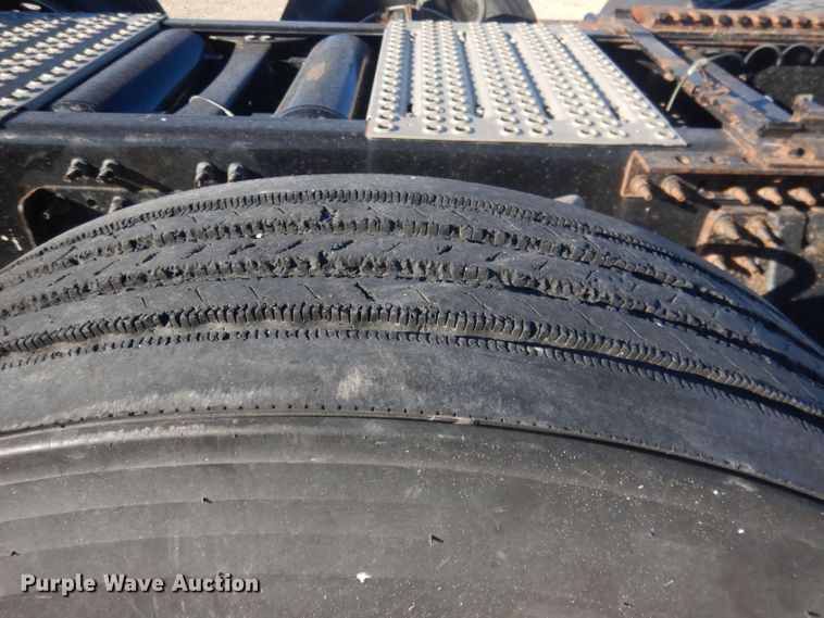 image for item HQ9518 2013 Volvo VNL  semi truck