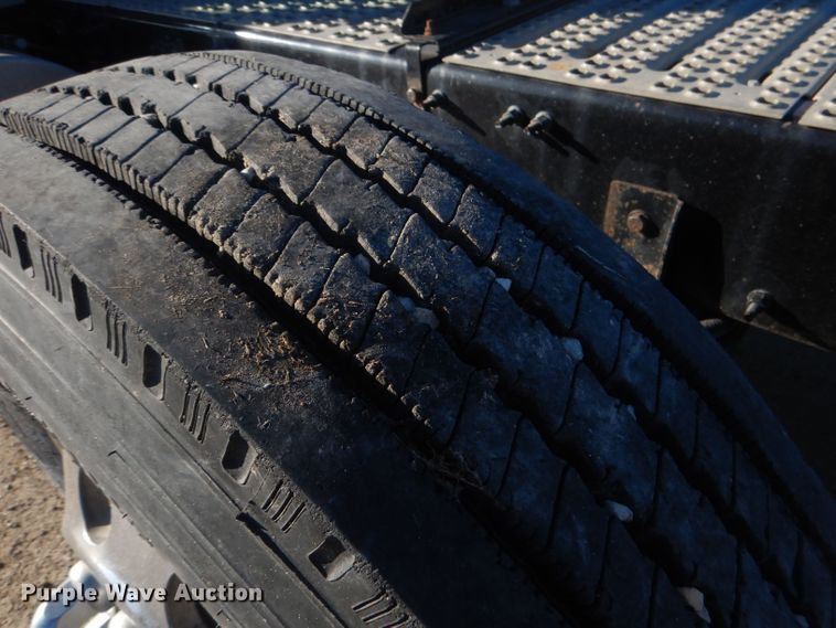 image for item HQ9518 2013 Volvo VNL  semi truck