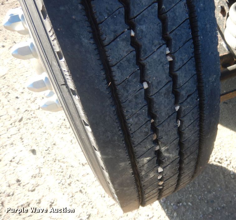 image for item HQ9518 2013 Volvo VNL  semi truck