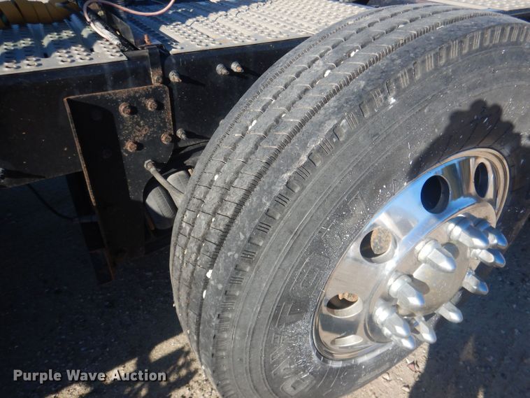 image for item HQ9518 2013 Volvo VNL  semi truck