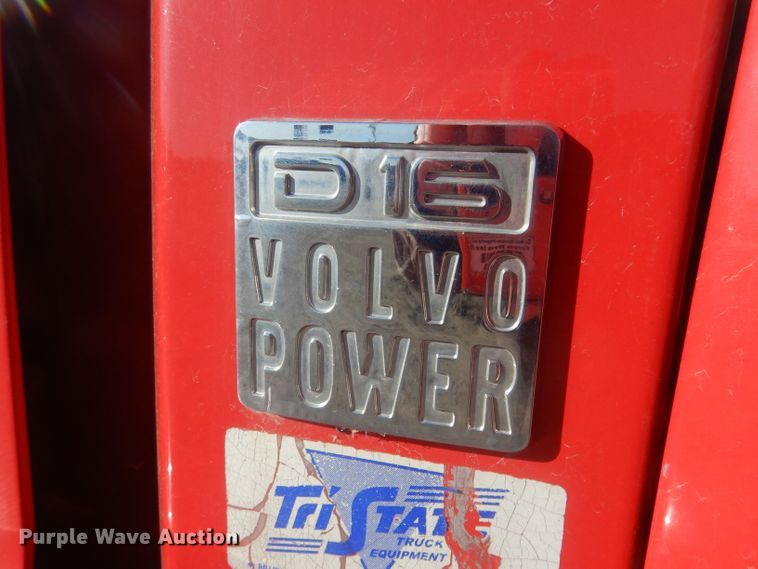 image for item HQ9518 2013 Volvo VNL  semi truck