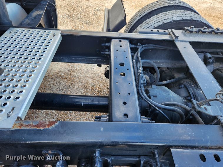 image for item JB9778 2014 International ProStar  semi truck