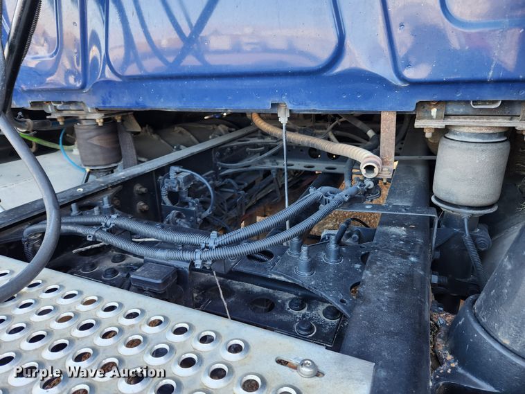 image for item JB9778 2014 International ProStar  semi truck