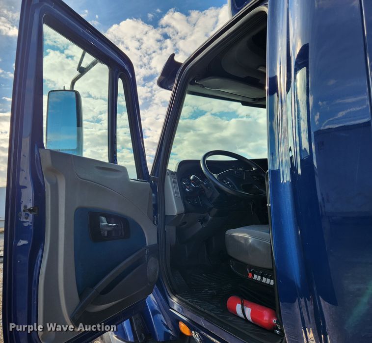 image for item JB9778 2014 International ProStar  semi truck