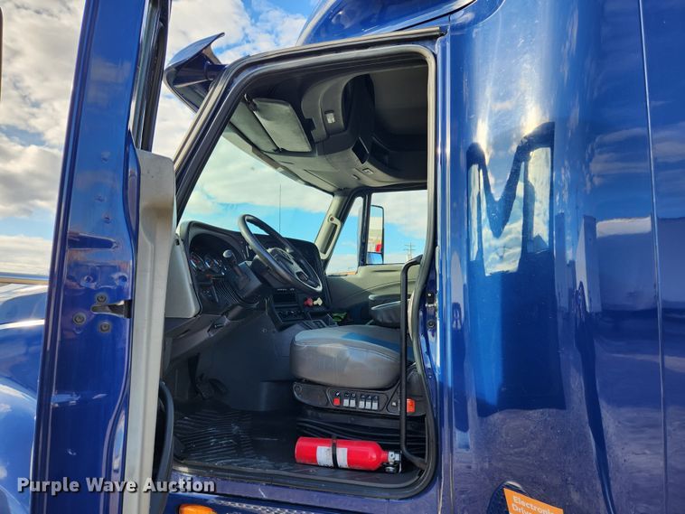 image for item JB9778 2014 International ProStar  semi truck