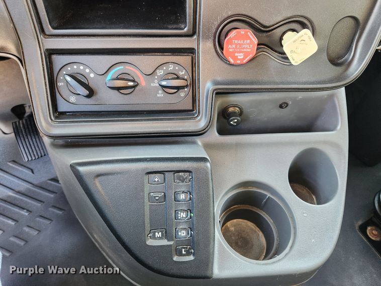 image for item JB9778 2014 International ProStar  semi truck