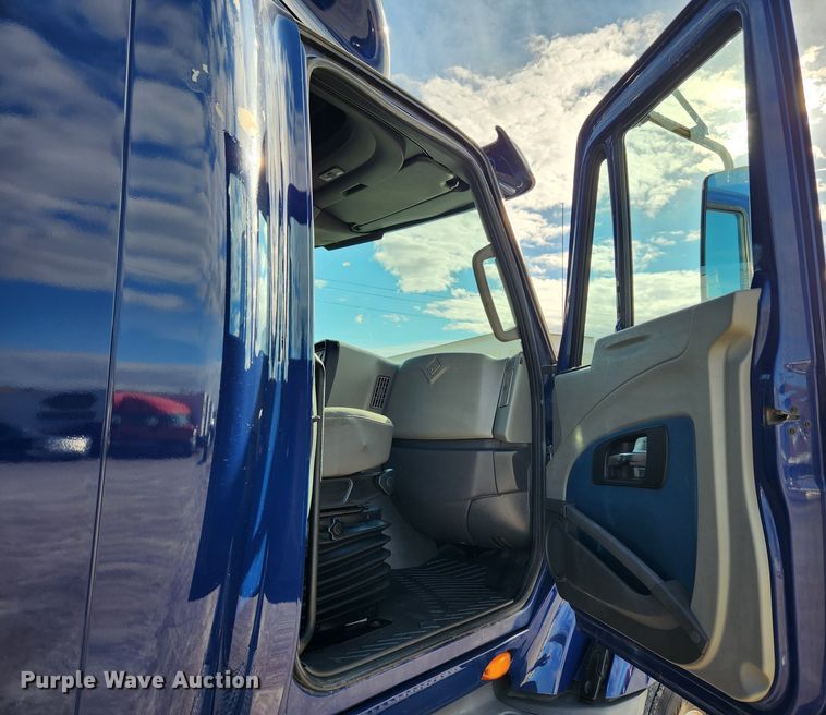 image for item JB9778 2014 International ProStar  semi truck