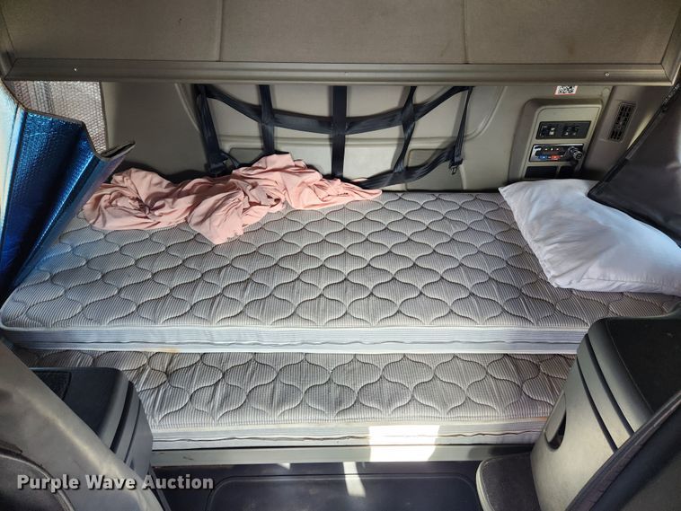 image for item JB9778 2014 International ProStar  semi truck