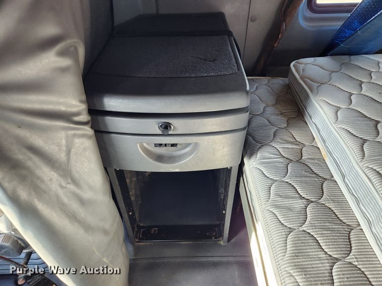 image for item JB9778 2014 International ProStar  semi truck