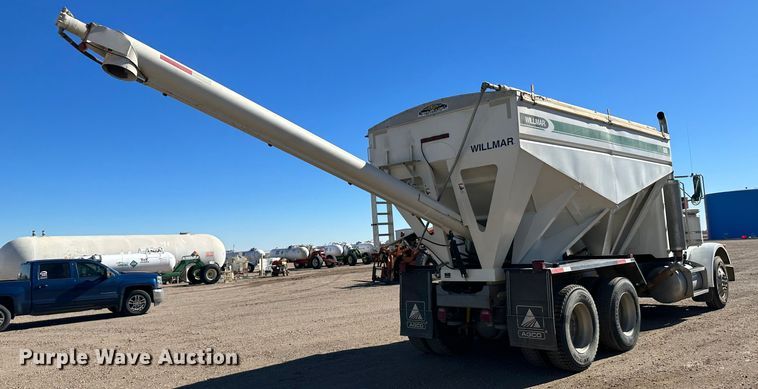 image for item JD9138 1995 Peterbilt 378  seed tender truck