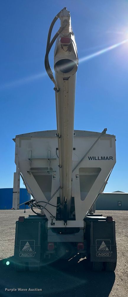 image for item JD9138 1995 Peterbilt 378  seed tender truck