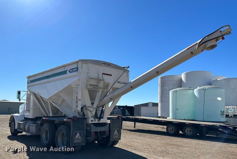 image for item JD9138 1995 Peterbilt 378  seed tender truck