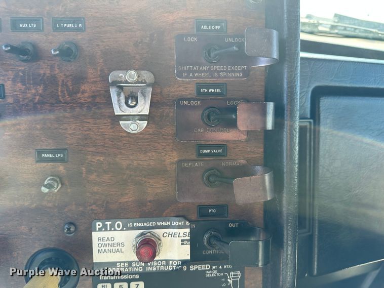 image for item JD9138 1995 Peterbilt 378  seed tender truck