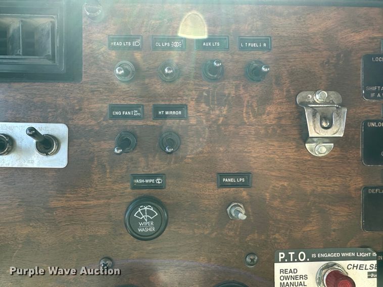 image for item JD9138 1995 Peterbilt 378  seed tender truck