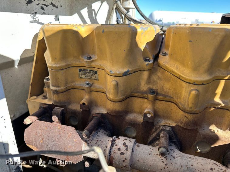 image for item JD9138 1995 Peterbilt 378  seed tender truck