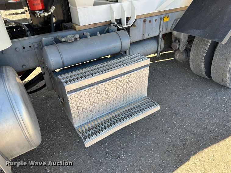 image for item JD9138 1995 Peterbilt 378  seed tender truck