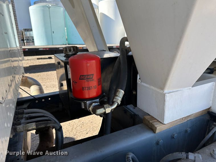 image for item JD9138 1995 Peterbilt 378  seed tender truck