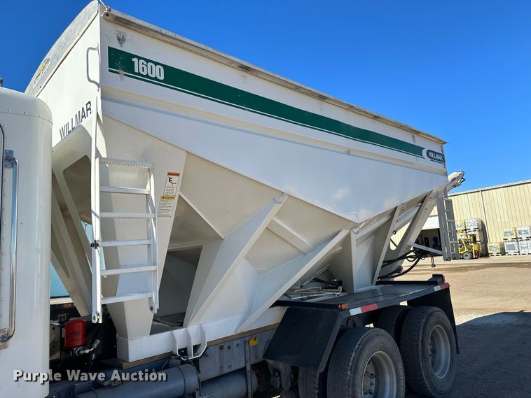 image for item JD9138 1995 Peterbilt 378  seed tender truck