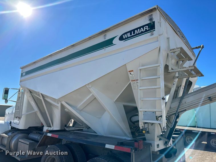 image for item JD9138 1995 Peterbilt 378  seed tender truck