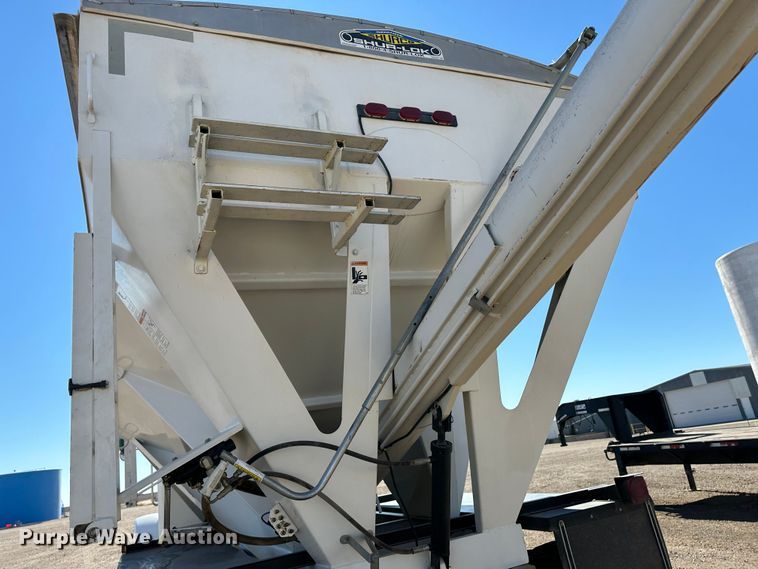 image for item JD9138 1995 Peterbilt 378  seed tender truck