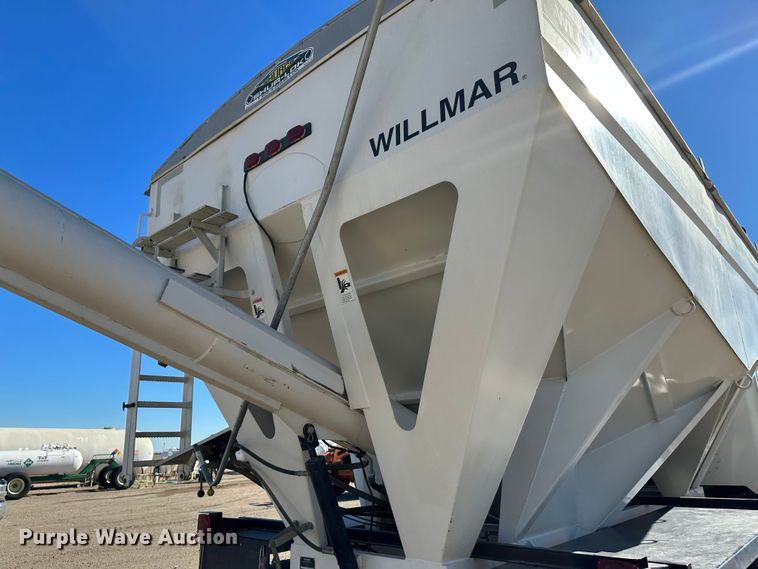 image for item JD9138 1995 Peterbilt 378  seed tender truck