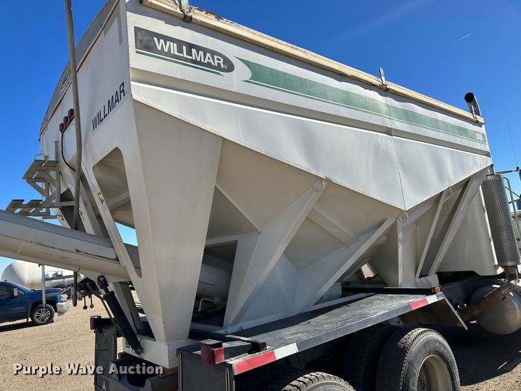 image for item JD9138 1995 Peterbilt 378  seed tender truck