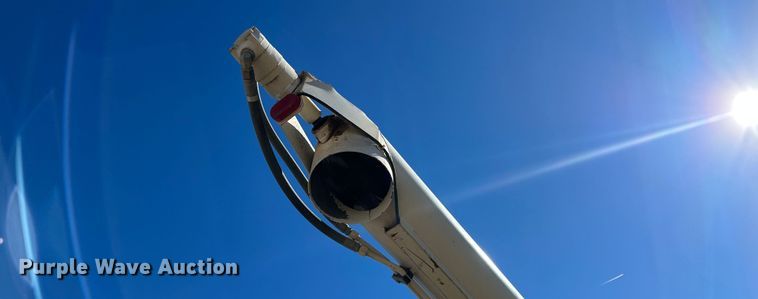 image for item JD9138 1995 Peterbilt 378  seed tender truck