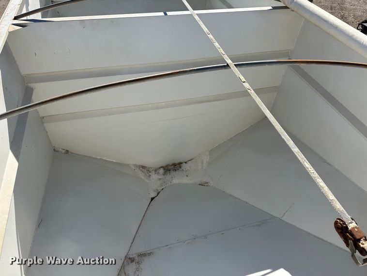 image for item JD9138 1995 Peterbilt 378  seed tender truck