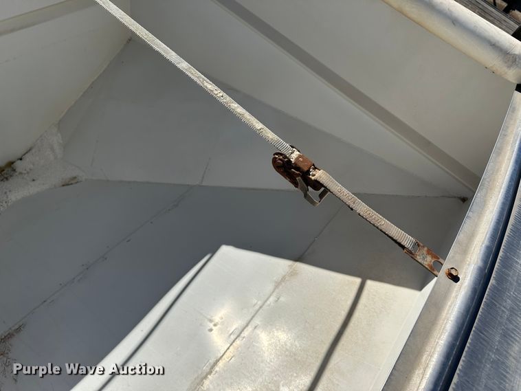 image for item JD9138 1995 Peterbilt 378  seed tender truck