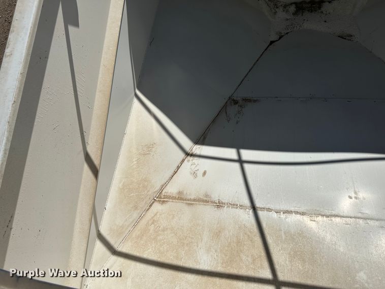 image for item JD9138 1995 Peterbilt 378  seed tender truck