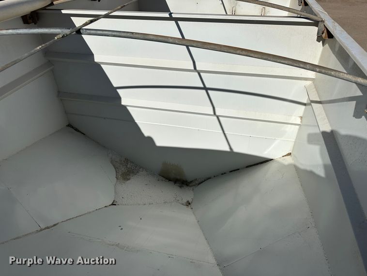 image for item JD9138 1995 Peterbilt 378  seed tender truck