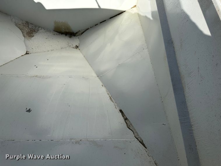 image for item JD9138 1995 Peterbilt 378  seed tender truck