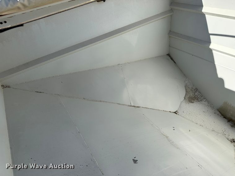 image for item JD9138 1995 Peterbilt 378  seed tender truck