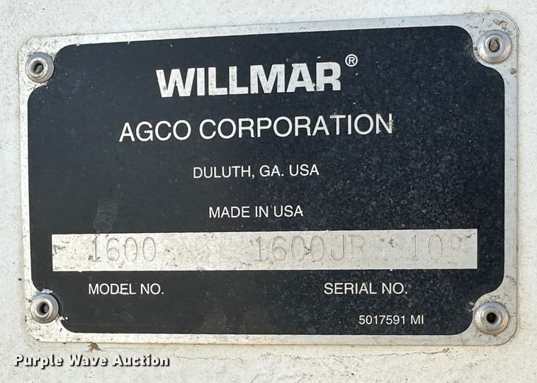 image for item JD9138 1995 Peterbilt 378  seed tender truck