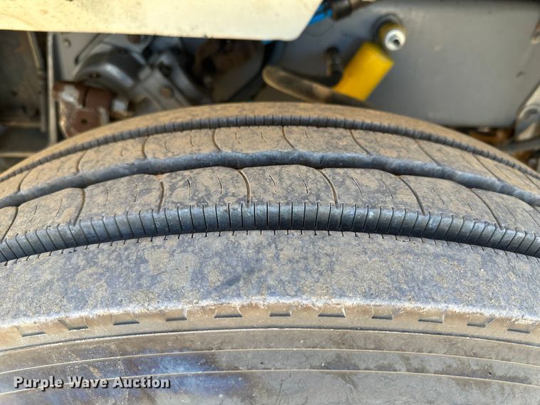 image for item JD9138 1995 Peterbilt 378  seed tender truck