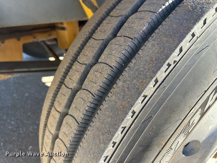 image for item JD9138 1995 Peterbilt 378  seed tender truck